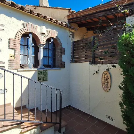 Les Oliveres 33 *