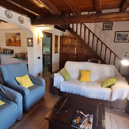 Les Oliveres 33 بيت للعطل *