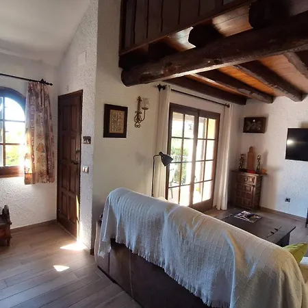 Les Oliveres 33 بيت للعطل