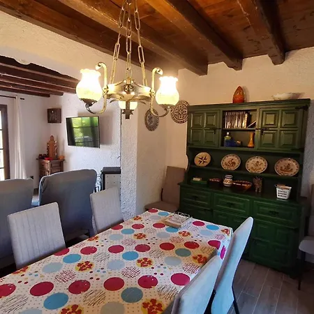 Les Oliveres 33 بيت للعطل *