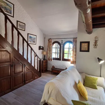 Les Oliveres 33 بيت للعطل أولاستارتيت