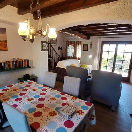 Les Oliveres 33 بيت للعطل *
