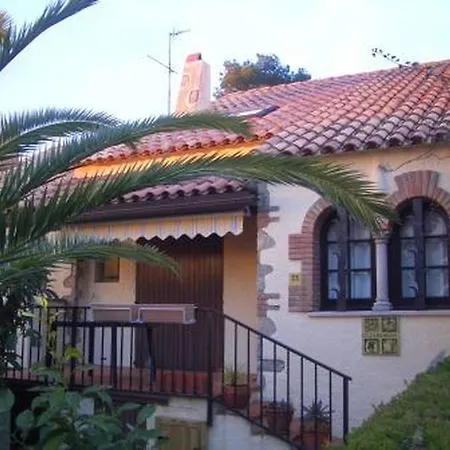 Les Oliveres 33 بيت للعطل *